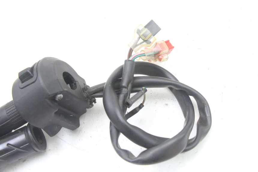 photo de COMANDO DIREITO HONDA PCX (JF57/JF64) 125 (2014 - 2018) - Pontos de fixação