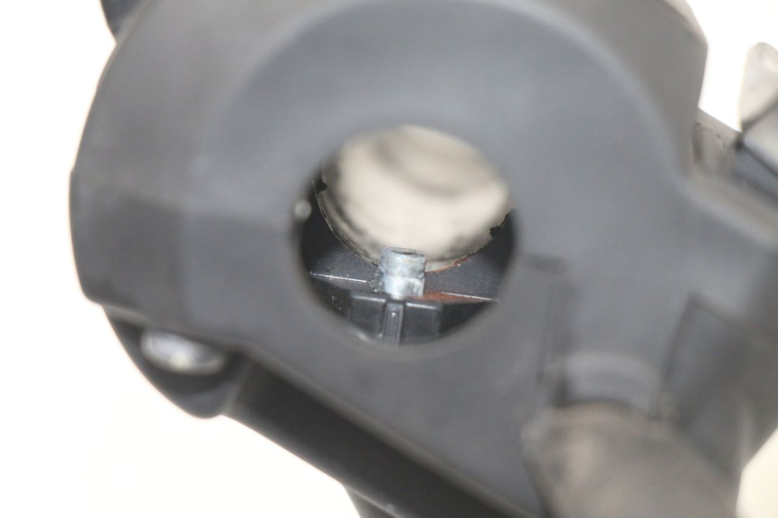 photo de COMANDO DIREITO HONDA PCX (JF57/JF64) 125 (2014 - 2018) - Estado da superfície