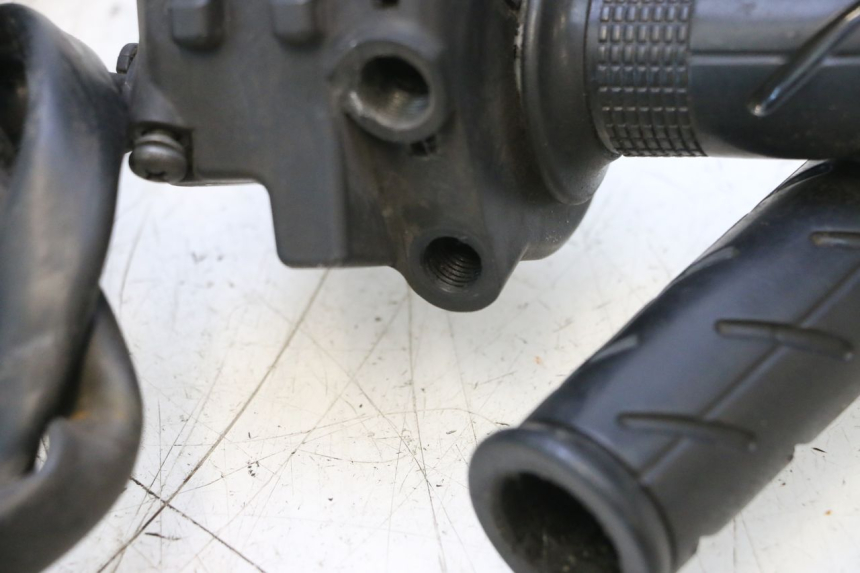 photo de COMANDO DIREITO HONDA PCX (JF57/JF64) 125 (2014 - 2018) - Pontos de fixação