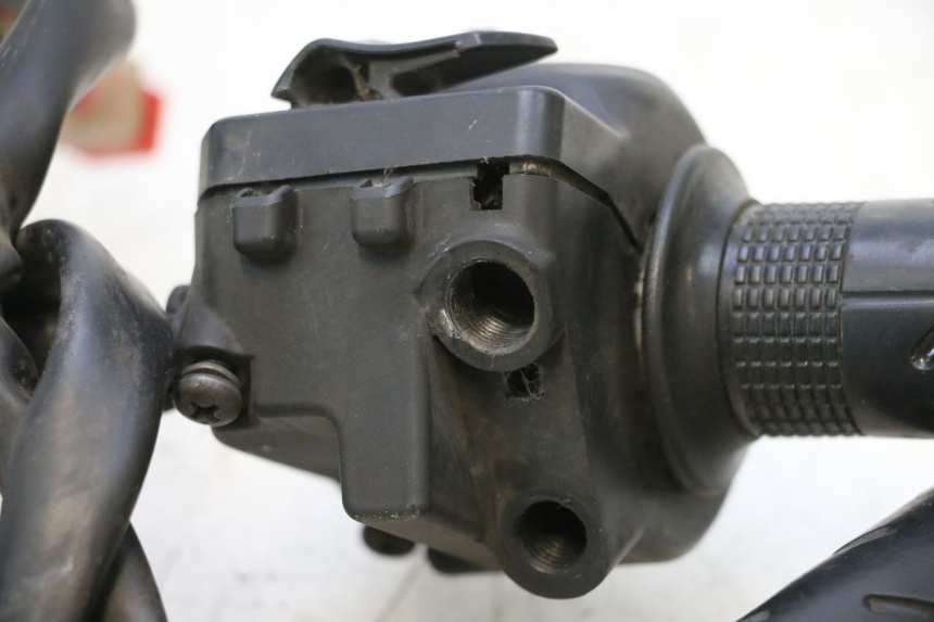 photo de COMANDO DIREITO HONDA PCX (JF57/JF64) 125 (2014 - 2018) - Estado da superfície