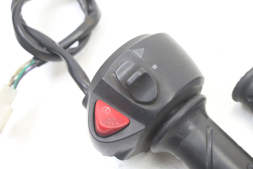 photo de COMANDO DIREITO PEUGEOT CITYSTAR 125 (2011 - 2017) - Detalhe da peça