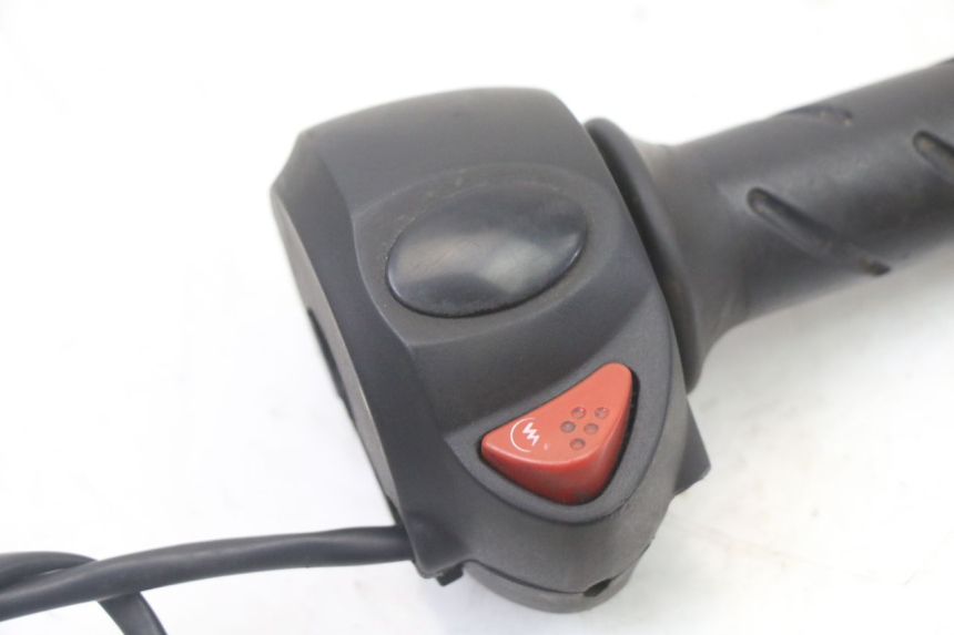 photo de COMANDO DIREITO PEUGEOT CITYSTAR 2T 50 (2018 - 2021) - Detalhe da peça