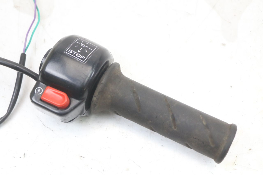 photo de COMANDO DIREITO PEUGEOT LUDIX 50 (2005 - 2007) - Detalhe da peça