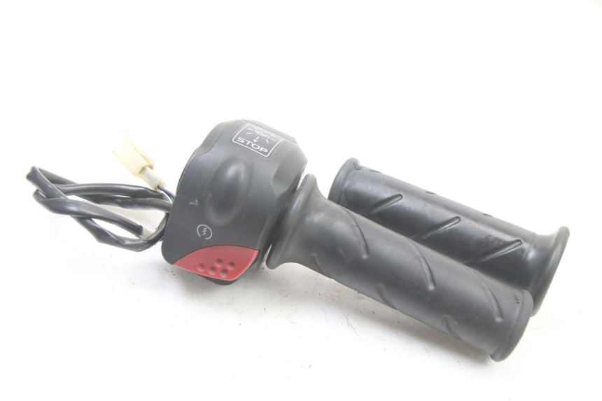 photo de COMANDO DIREITO PEUGEOT TREKKER TKR 50 (2005 - 2014) - Zoom do estado de desgaste