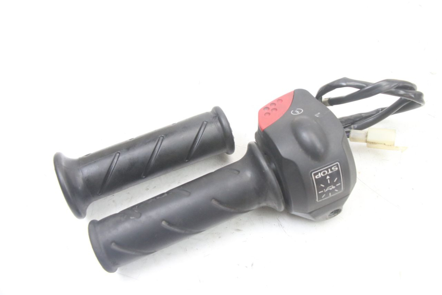 photo de COMANDO DIREITO PEUGEOT TREKKER TKR 50 (2005 - 2014) - Outro ângulo de visão