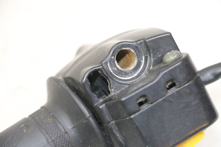 photo de COMANDO DIREITO PEUGEOT VIVACITY 125 (2010 - 2017) - Zoom do estado de desgaste