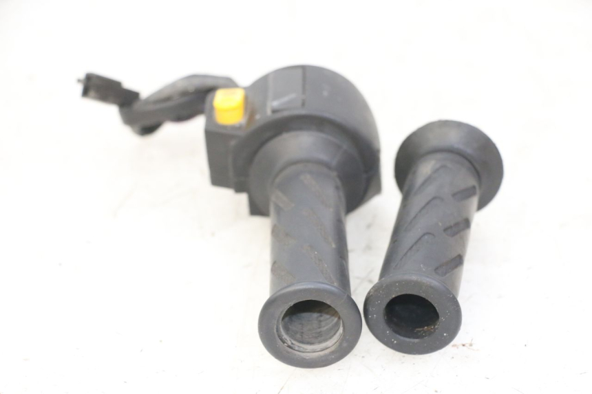 photo de COMANDO DIREITO PEUGEOT VIVACITY 125 (2010 - 2017) - Pontos de fixação