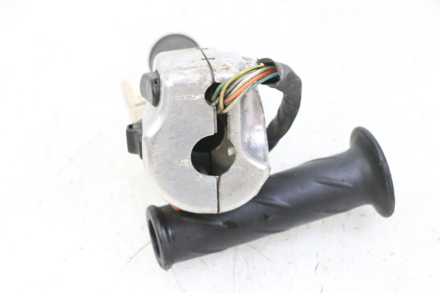 photo de COMANDO DIREITO PIAGGIO BEVERLY 125 (1998 - 2005) - Detalhe da peça