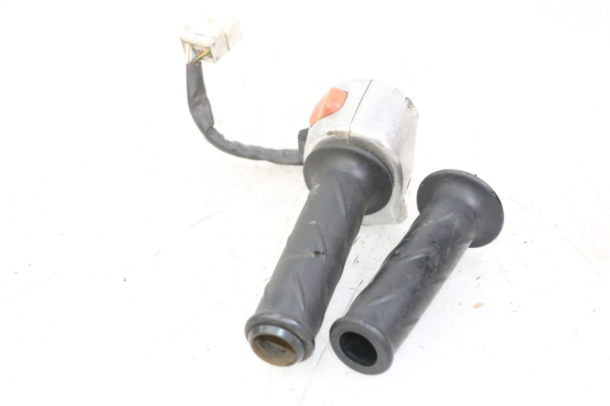photo de COMANDO DIREITO PIAGGIO BEVERLY 125 (1998 - 2005) - Vista geral