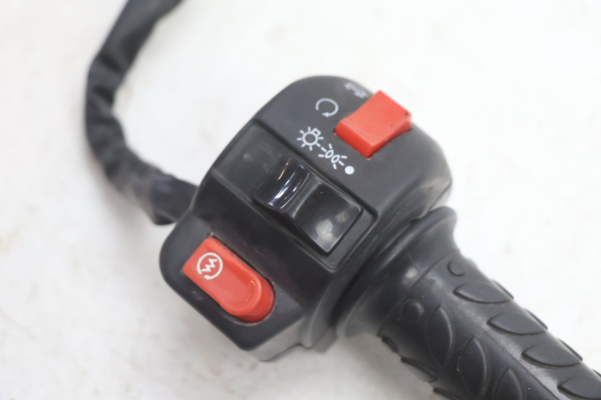 photo de COMUTADOR DIREITO RAZZO QTR 50 (2011 - 2018) - Detalhe da peça