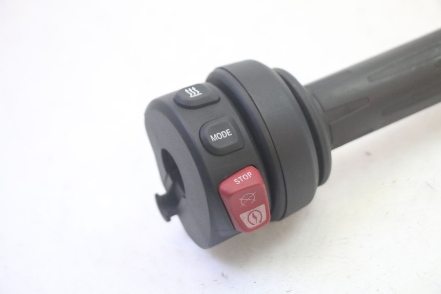 photo de COMANDO DIREITO BMW R GS 1250 (2021 - 2024) - Zoom do estado de desgaste