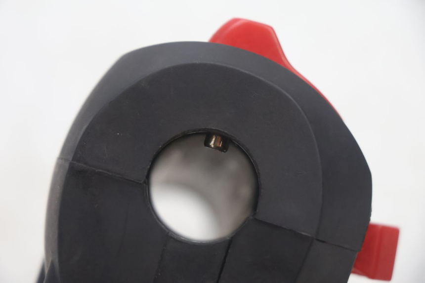 photo de COMUTADOR DIREITO JM MOTORS R-MAX TECH 50 (2024 - 2026) - Pontos de fixação