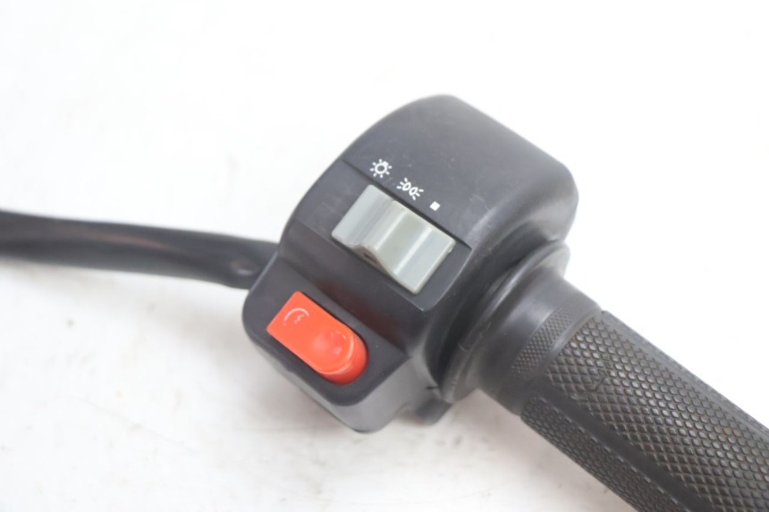 photo de COMANDO DIREITO VASTRO R-ONE 4T 50 (2014 - 2022) - Zoom do estado de desgaste