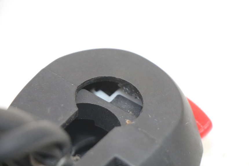 photo de COMANDO DIREITO MAG POWER R-STREET 50 (2016 - 2025) - Pontos de fixação
