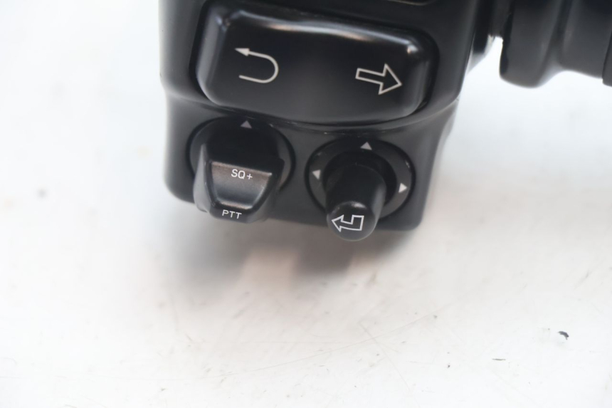 photo de COMUTADOR DIREITO HARLEY DAVIDSON ROAD GLIDE FLTRXSE 1920 (2018 - 2022) - Outro ângulo de visão