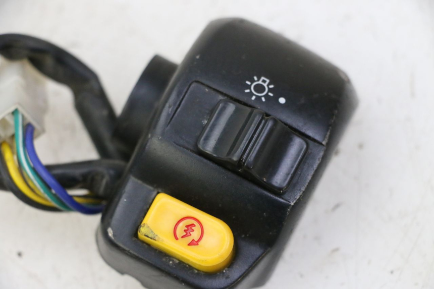 photo de COMANDO DIREITO PGO RODOSHOW 2T 50 (2003 - 2007) - Detalhe da peça