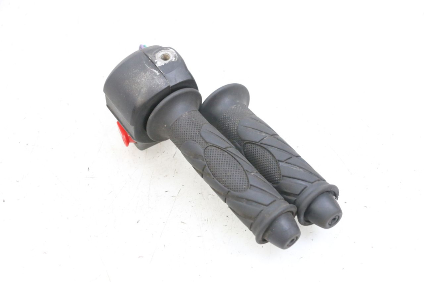 photo de COMANDO DIREITO TNT MOTOR ROMA 10' 4T 50 (2019 - 2022) - Pontos de fixação