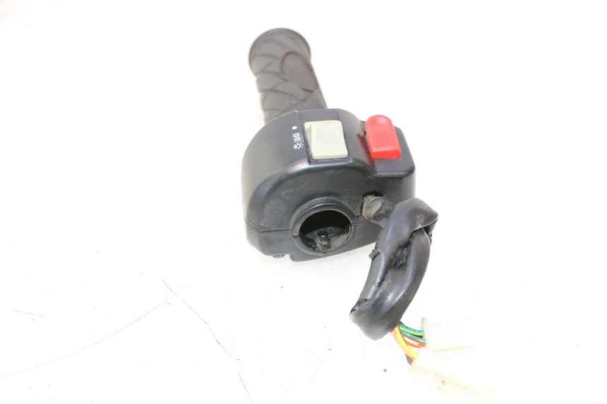 photo de COMANDO DIREITO KEEWAY RY6 2T 50 (2011 - 2019) - Zoom do estado de desgaste