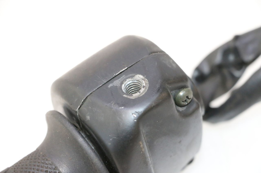 photo de COMANDO DIREITO KEEWAY RY6 2T 50 (2011 - 2019) - Pontos de fixação