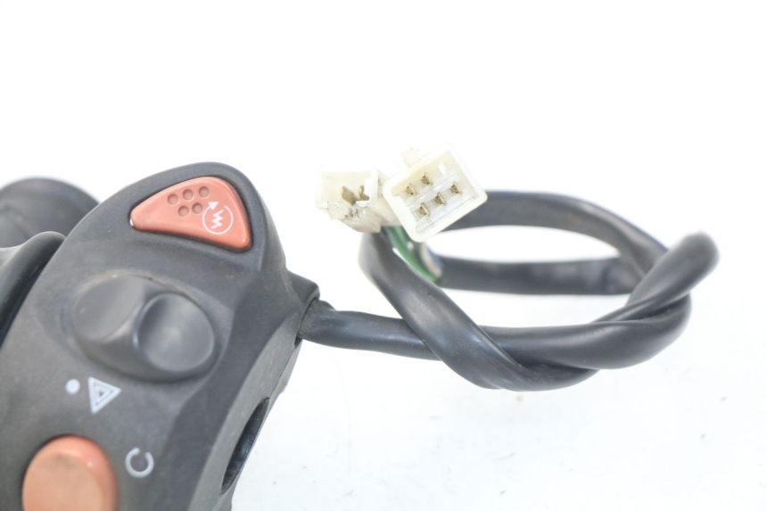 photo de COMANDO DIREITO PEUGEOT SATELIS 300 (2012 - 2015) - Pontos de fixação