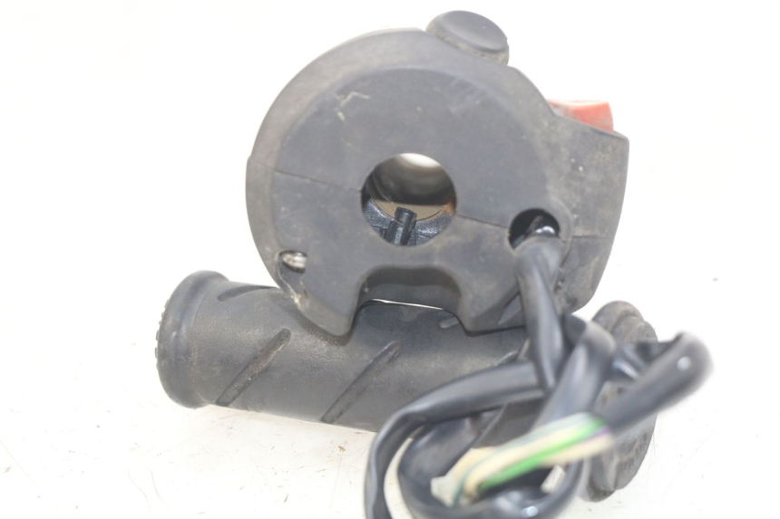 photo de COMANDO DIREITO PEUGEOT SATELIS 125 (2010 - 2012) - Detalhe da peça