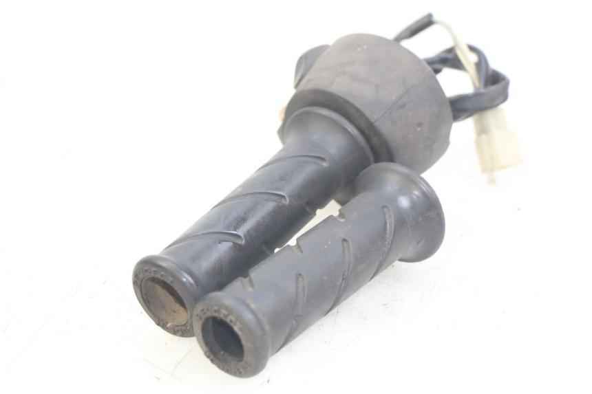 photo de COMANDO DIREITO PEUGEOT SATELIS 125 (2010 - 2012) - Pontos de fixação