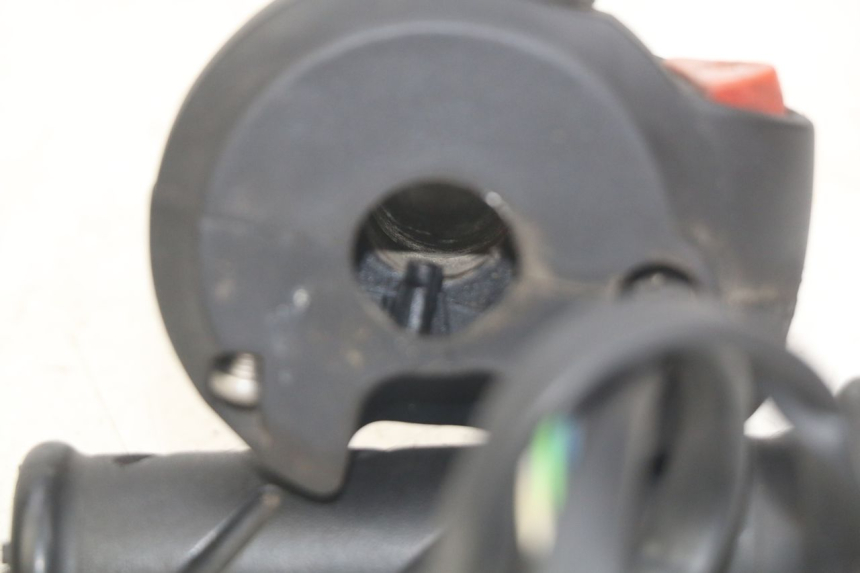 photo de COMANDO DIREITO PEUGEOT SATELIS 125 (2010 - 2012) - Detalhe da peça