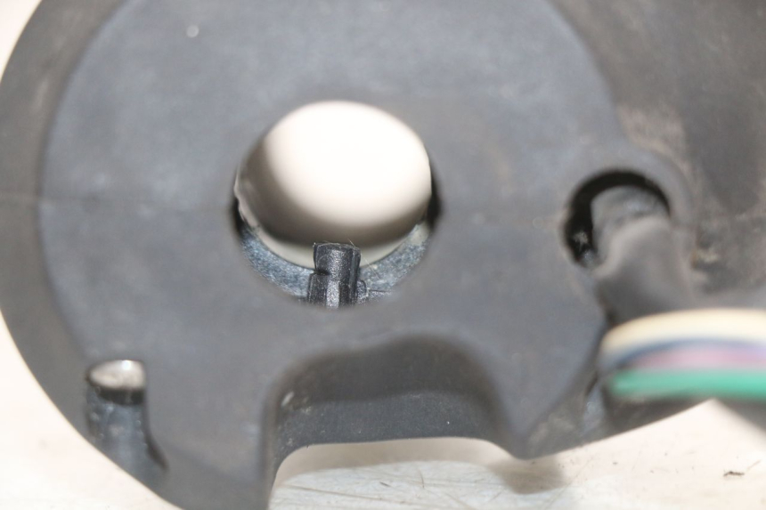 photo de COMANDO DIREITO PEUGEOT SATELIS 125 (2010 - 2012) - Pontos de fixação