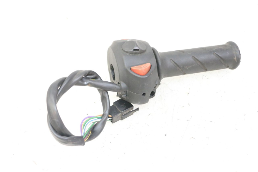 photo de COMANDO DIREITO PEUGEOT SATELIS 125 (2013 - 2018) - Pontos de fixação