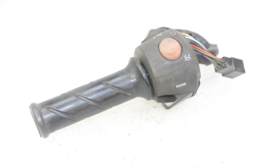 photo de COMANDO DIREITO PEUGEOT SATELIS 125 (2013 - 2018) - Pontos de fixação