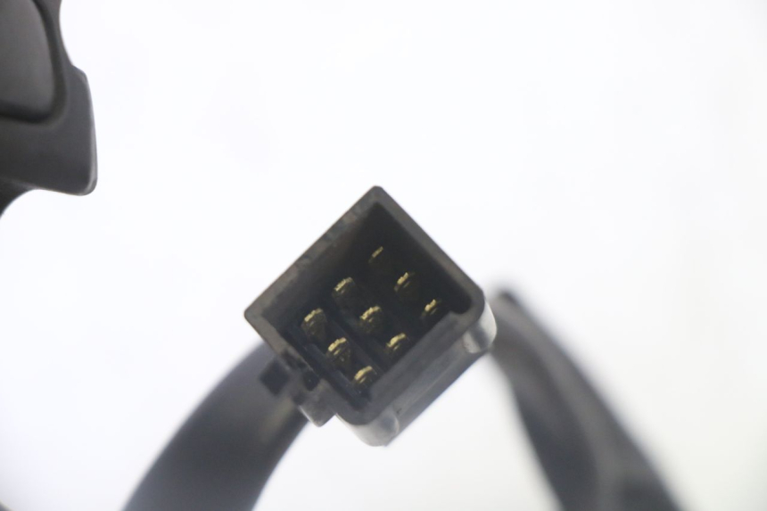 photo de COMANDO DIREITO PEUGEOT SATELIS 125 (2013 - 2018) - Pontos de fixação