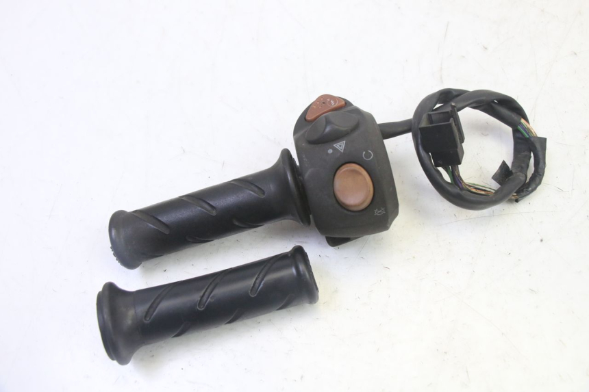 photo de COMANDO DIREITO PEUGEOT SATELIS 125 (2013 - 2018) - Ampliação técnica