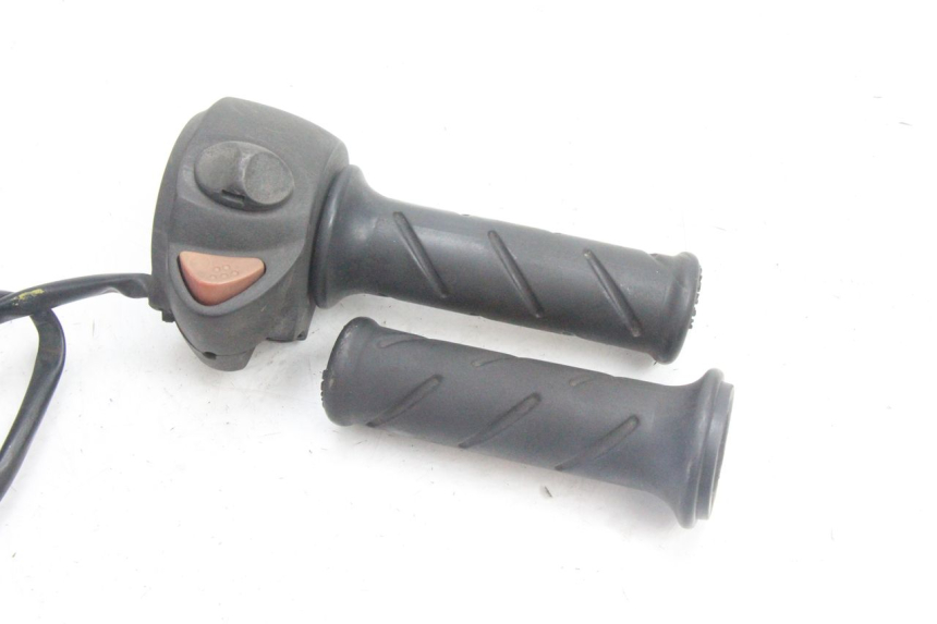 photo de COMANDO DIREITO PEUGEOT SATELIS 125 (2006 - 2009) - Detalhe da peça