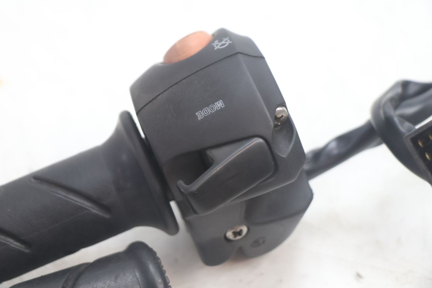 photo de COMANDO DIREITO PEUGEOT SATELIS 125 (2013 - 2018) - Ampliação técnica