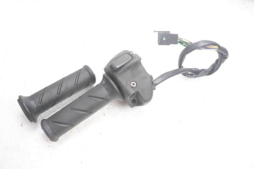 photo de COMANDO DIREITO PEUGEOT SATELIS 125 (2013 - 2018) - Ampliação técnica
