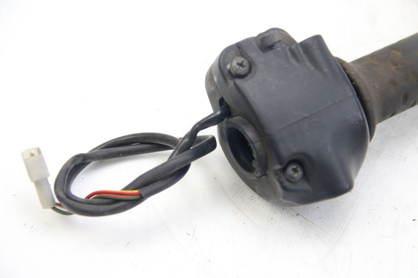 photo de COMANDO DIREITO APRILIA SCARABEO 4T 50 (2009 - 2017) - Zoom do estado de desgaste