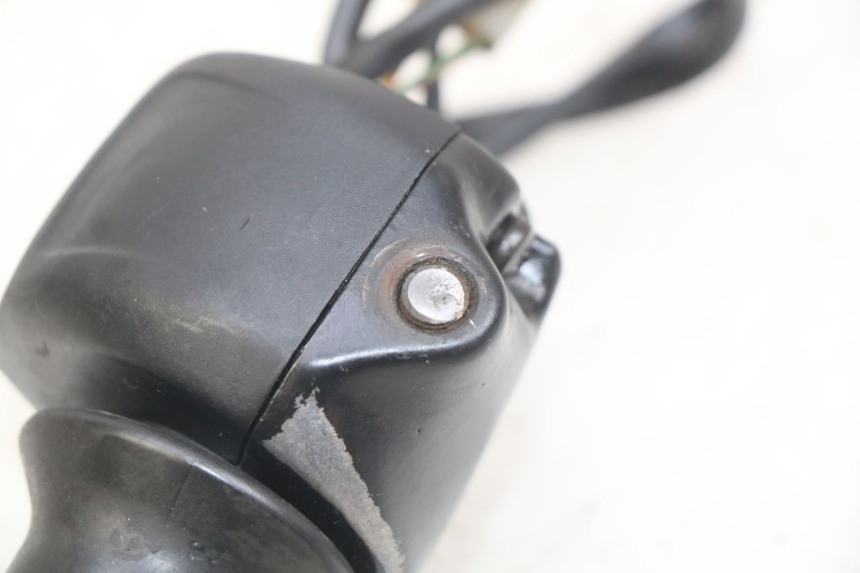 photo de COMANDO DIREITO APRILIA SCARABEO 100 (2003 - 2012) - Detalhe da peça