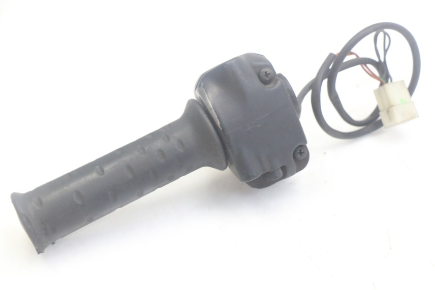photo de COMANDO DIREITO APRILIA SCARABEO 100 (2003 - 2012) - Detalhe da peça