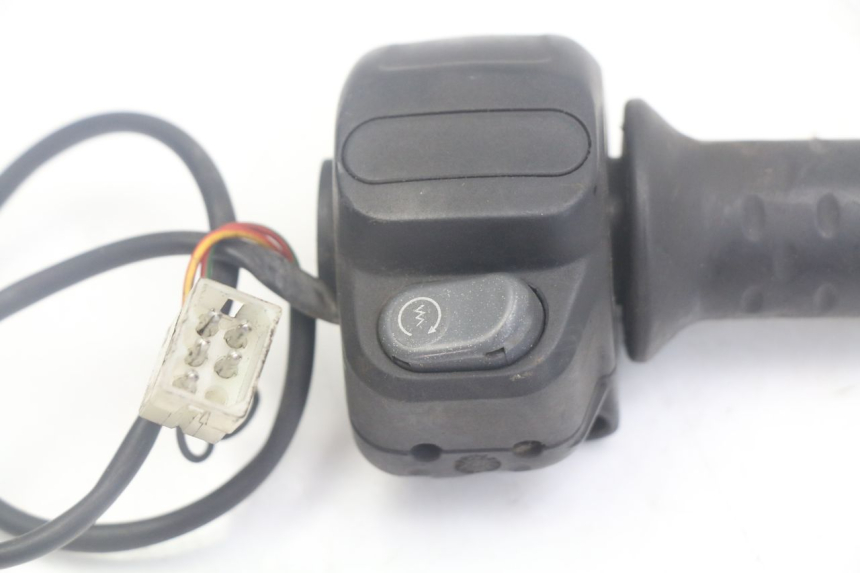 photo de COMANDO DIREITO APRILIA SCARABEO 100 (2003 - 2012) - Zoom do estado de desgaste