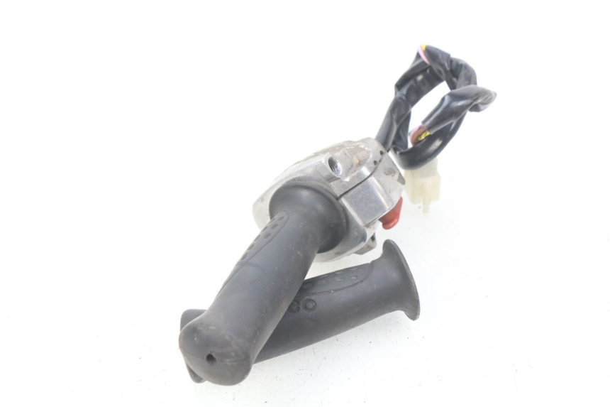 photo de COMANDO DIREITO KYMCO SENTO 50 (2008 - 2013) - Zoom do estado de desgaste