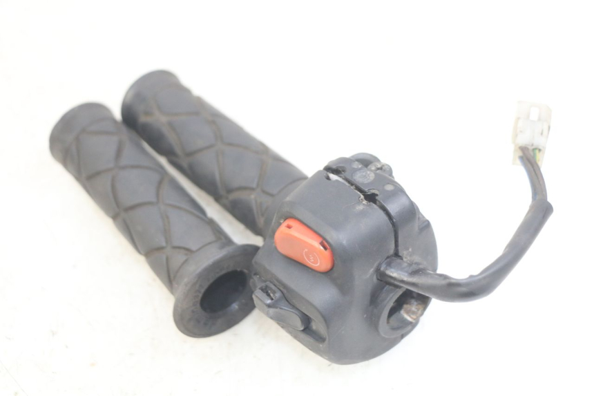 photo de COMANDO DIREITO MBK SKYLINER 125 (1998 - 2001) - Zoom do estado de desgaste