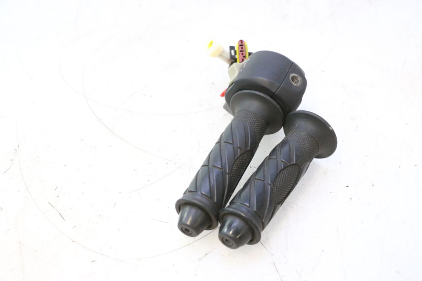 photo de COMUTADOR DIREITO RIDE SLASH 2T 50 (2012 - 2014) - Pontos de fixação