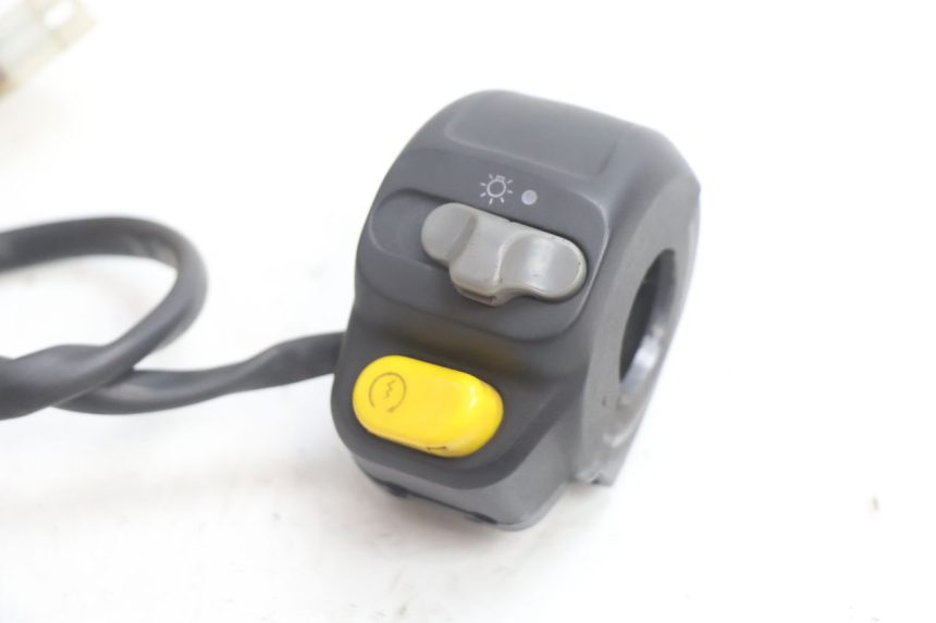 photo de COMANDO DIREITO PEUGEOT SPEEDFIGHT 2 AC 50 (2000 - 2009) - Detalhe da peça