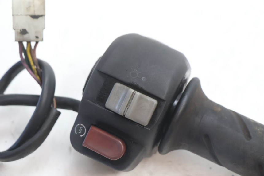 photo de COMANDO DIREITO PEUGEOT SPEEDFIGHT LC 50 (1996 - 2002) - Detalhe da peça