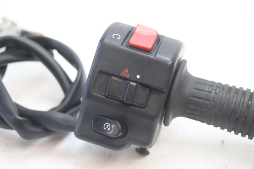 photo de COMUTADOR DIREITO CAN-AM SPYDER RS 1000 (2008 - 2012) - Detalhe da peça