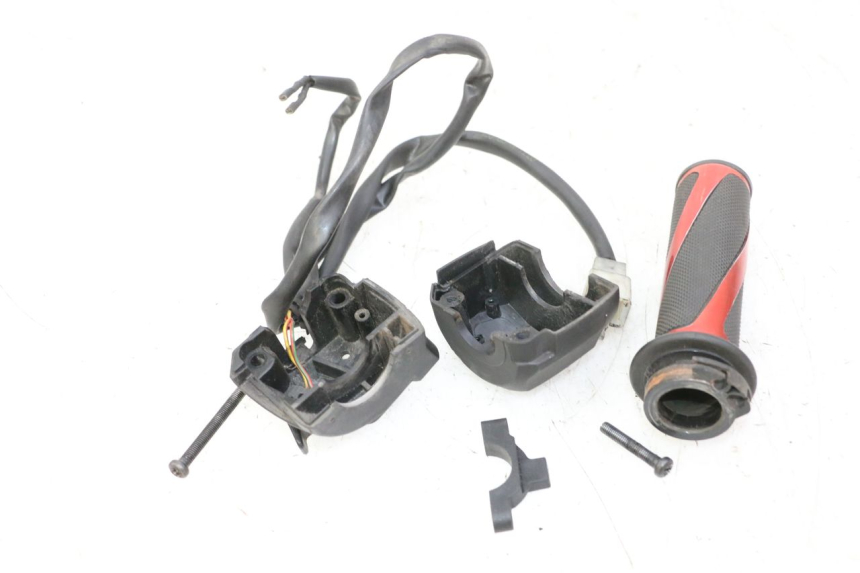 photo de COMANDO DIREITO APRILIA SR R 2T LC 50 (2018 - 2021) - Detalhe da peça