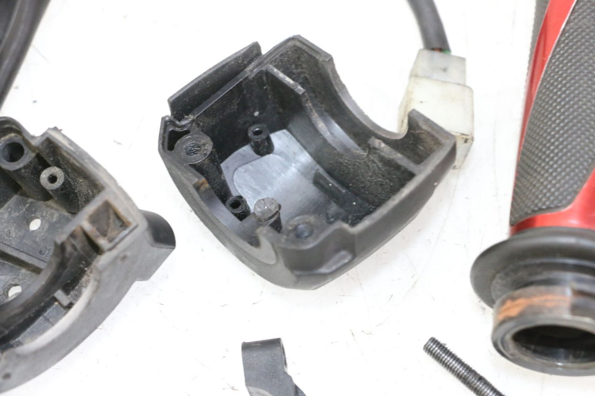 photo de COMANDO DIREITO APRILIA SR R 2T LC 50 (2018 - 2021) - Peça verificada