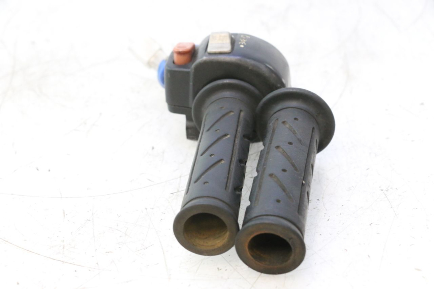 photo de COMUTADOR DIREITO KYMCO SUPER 8 2T 50 (2007 - 2013) - Zoom do estado de desgaste