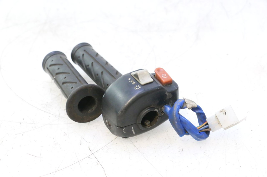 photo de COMUTADOR DIREITO KYMCO SUPER 8 2T 50 (2007 - 2013) - Outro ângulo de visão