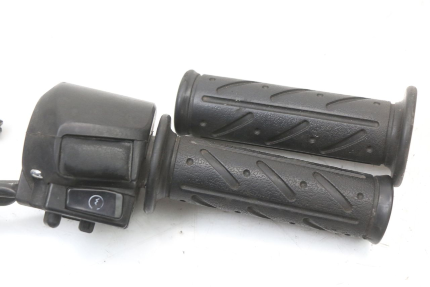 photo de COMANDO DIREITO KYMCO SUPER 8 4T 50 (2021 - 2024) - Zoom do estado de desgaste